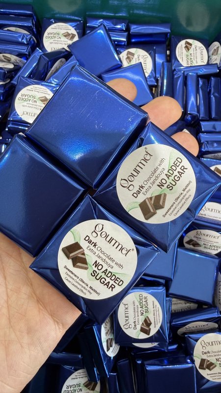 4 حبات شوكولاته بلجيكية داكنة دارك مع الجاندويا اكسترا بدون سكر وزنها 20 غرام